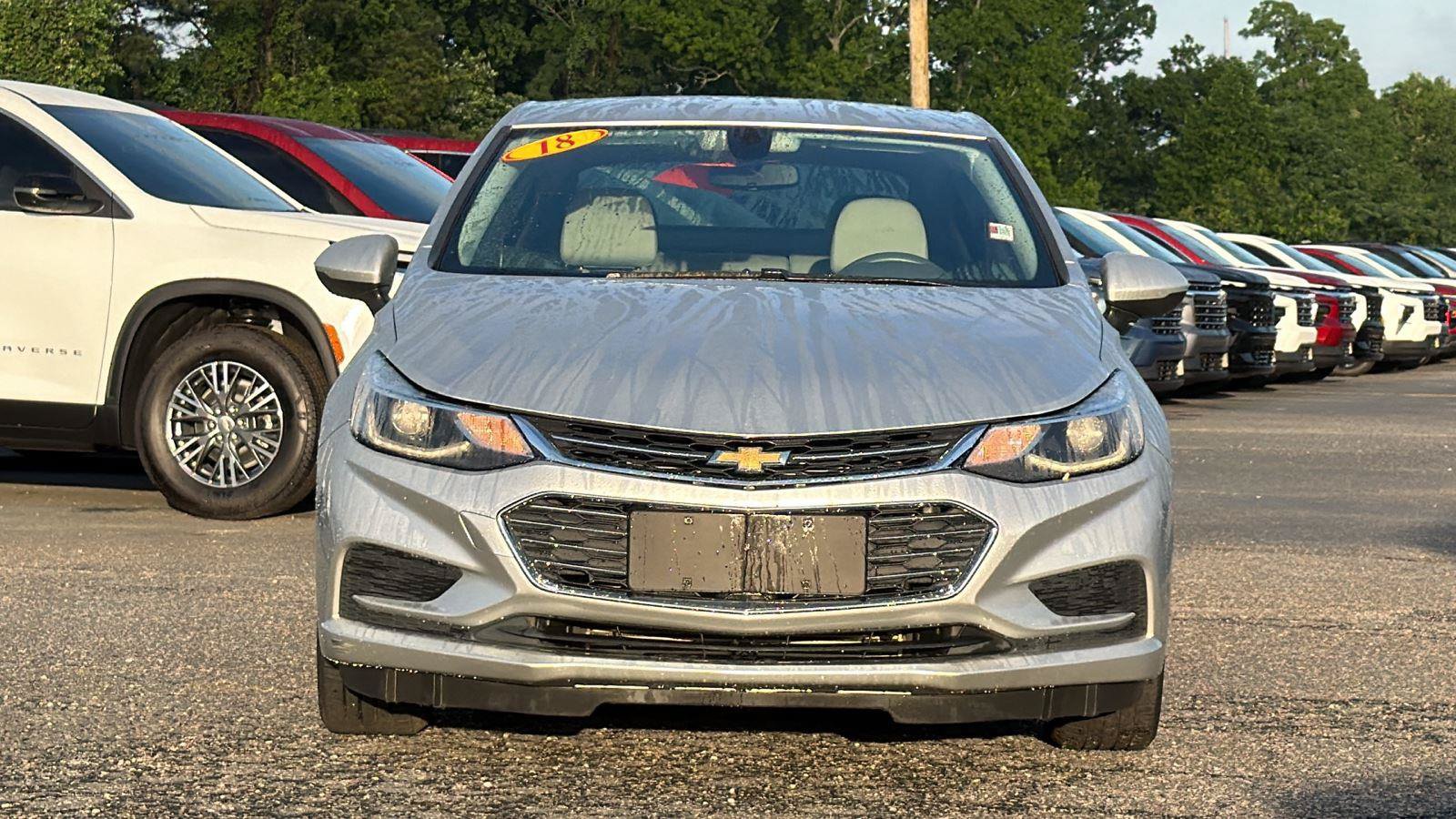 Used 2018 Chevrolet Cruze LT FWD image 2