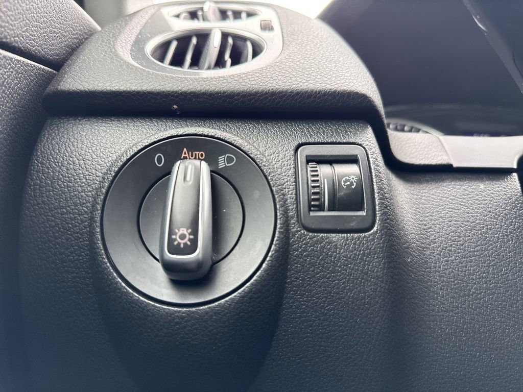 Used 2017 Volkswagen Tiguan S image 24