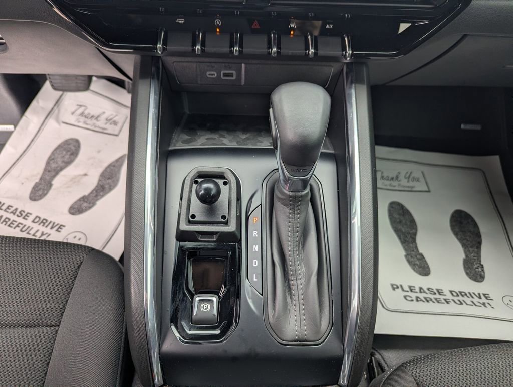 Used 2024 GMC Canyon Elevation w/ Convenience Package image 24