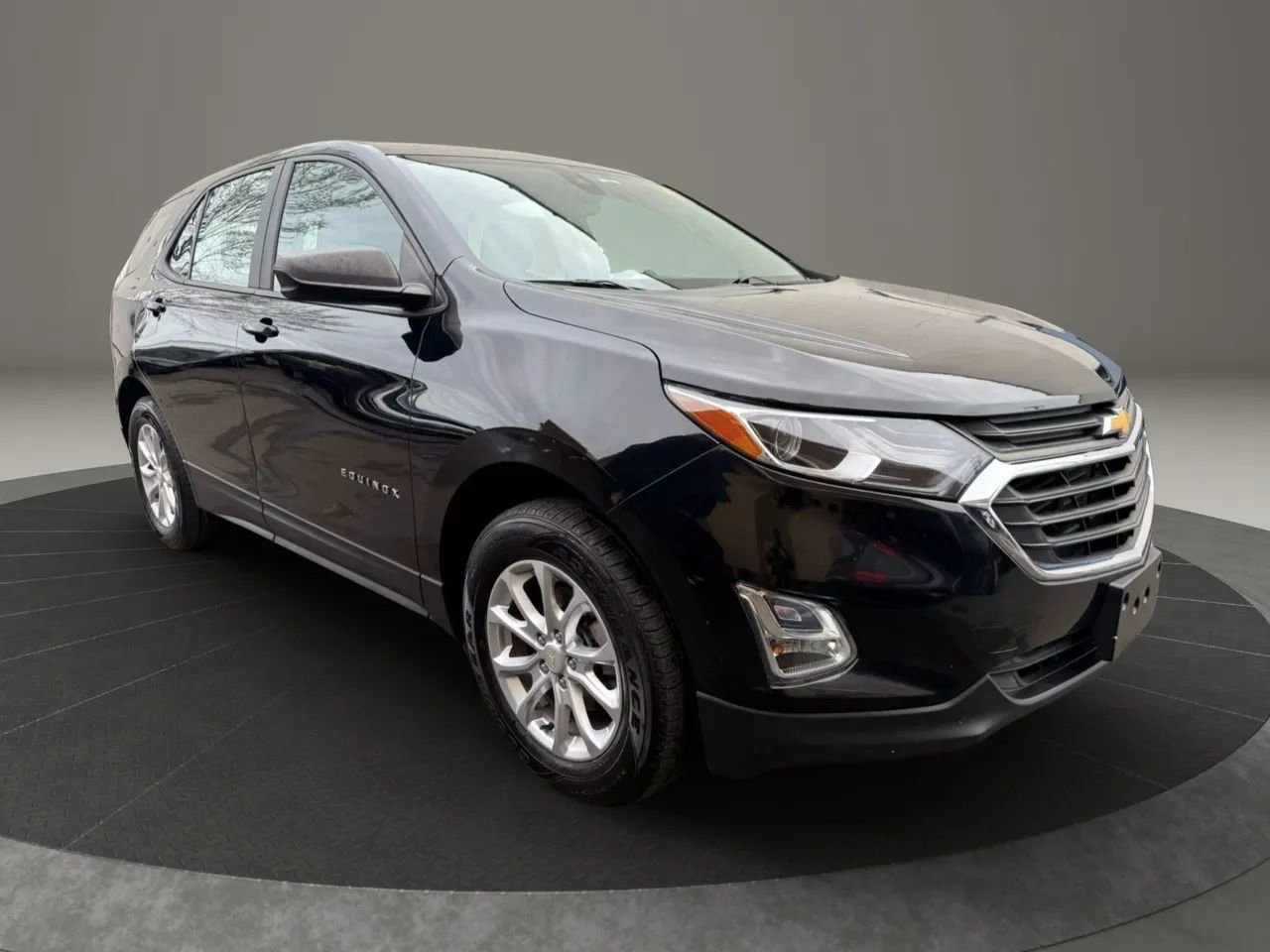 Used 2021 Chevrolet Equinox LS image 3