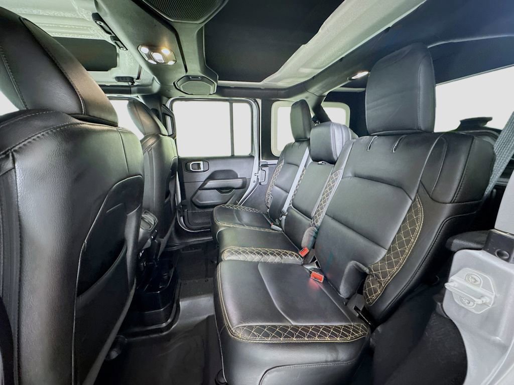 Used 2021 Jeep Wrangler Unlimited Sahara w/ Altitude image 19