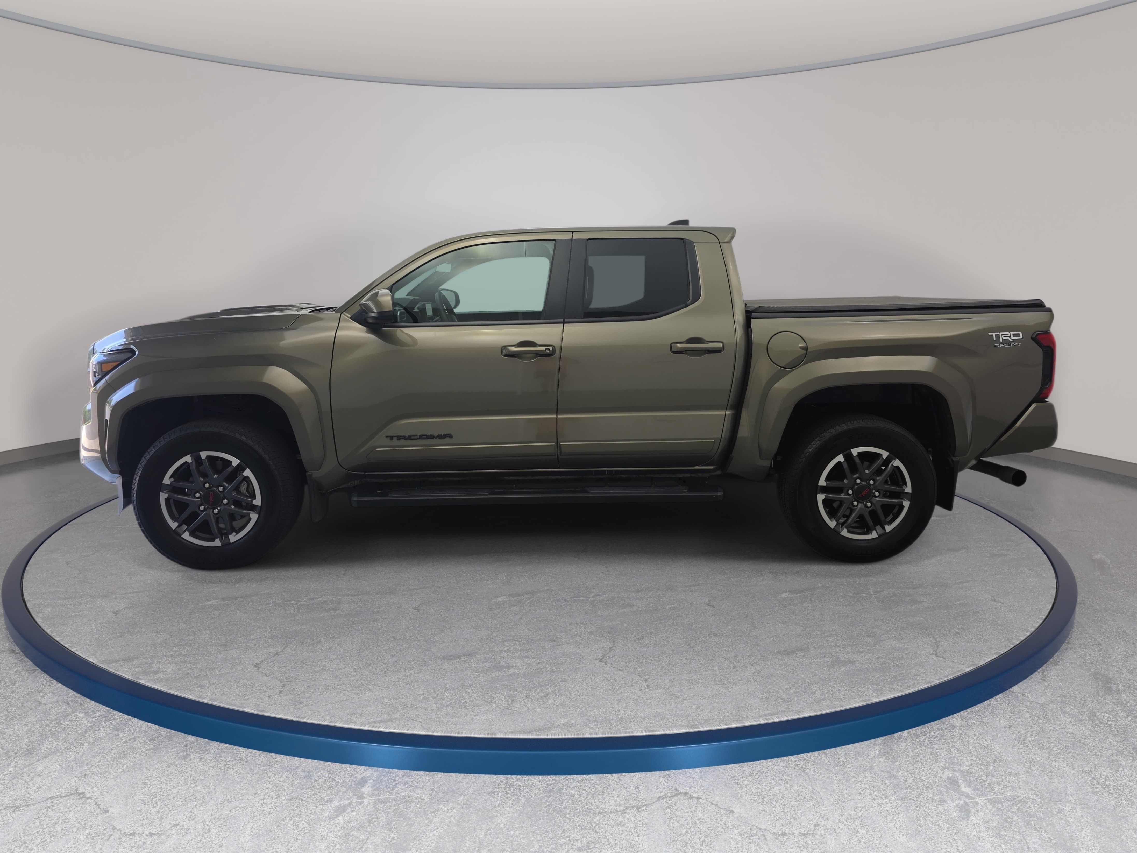 Used 2024 Toyota Tacoma TRD Sport AWD/4WD image 8