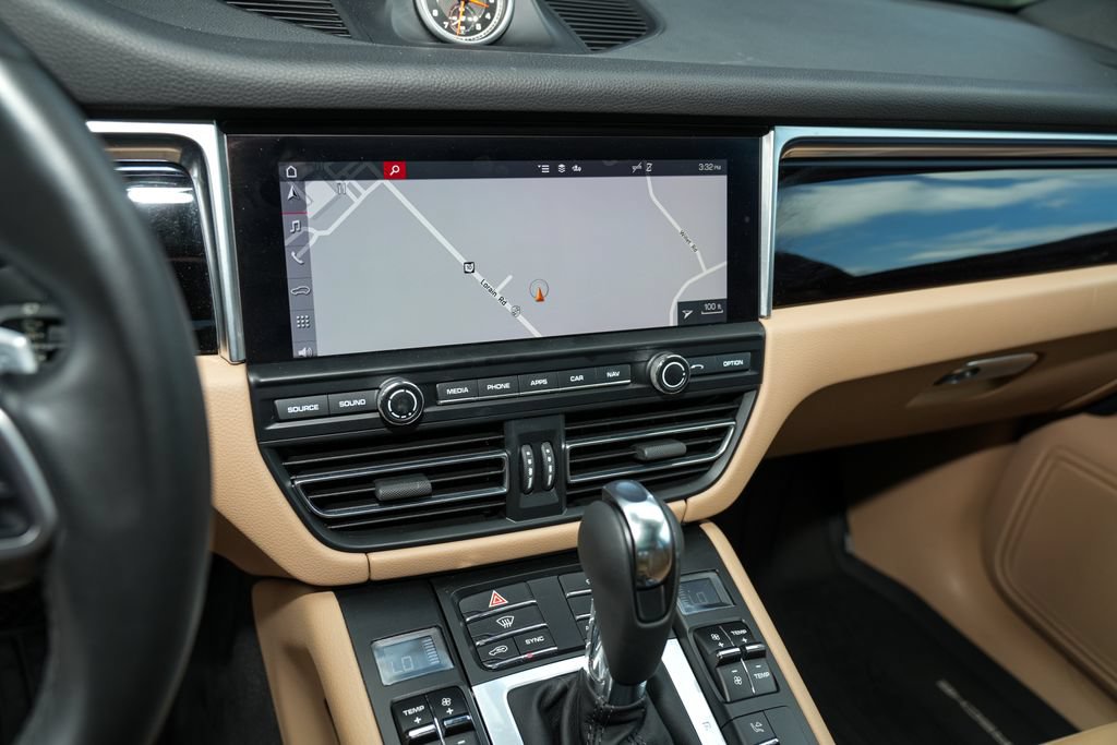 Certified 2021 Porsche Macan AWD/4WD image 27