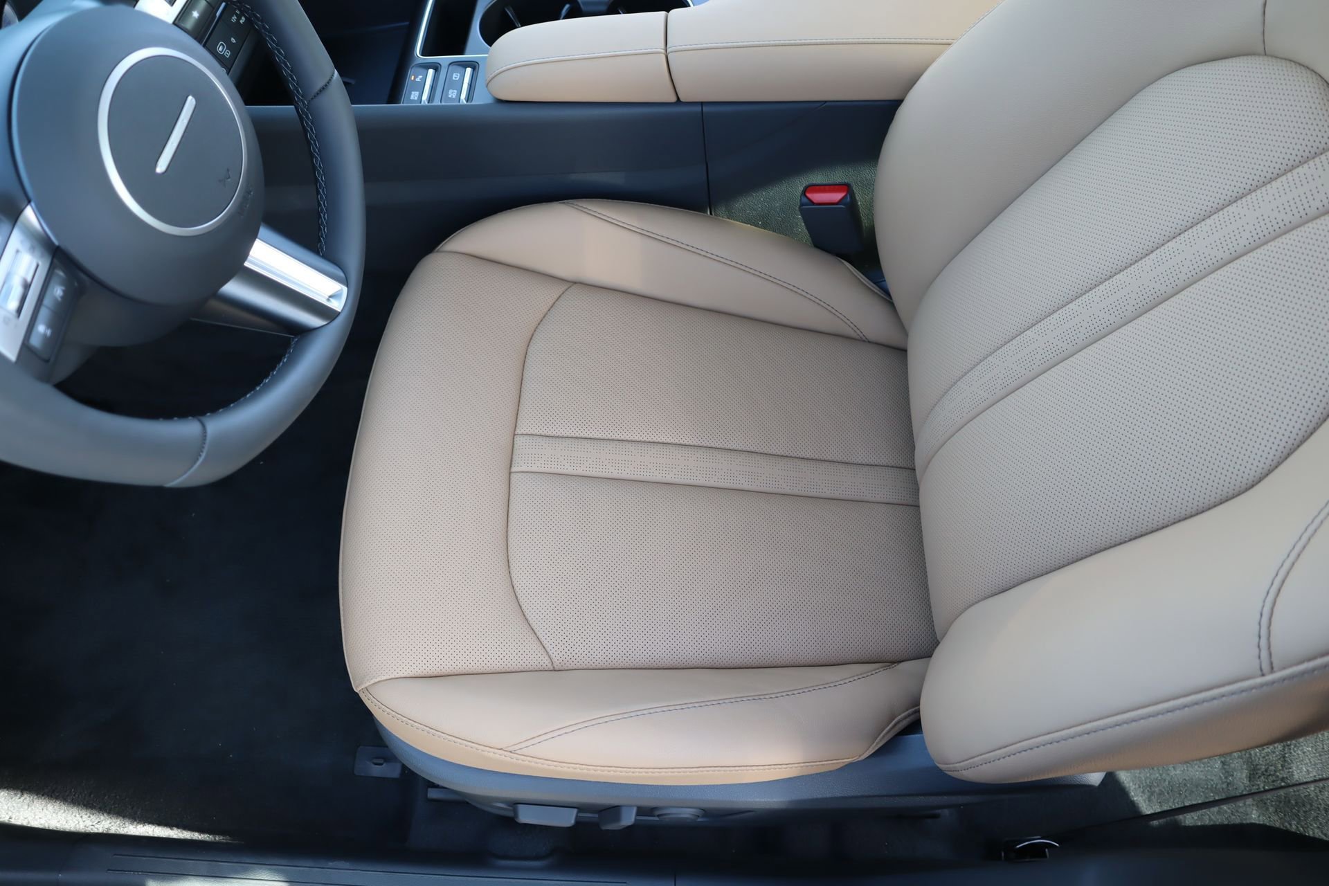 New 2025 Hyundai Sonata Limited image 17