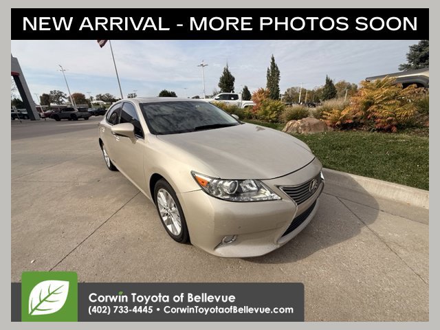 Used 2014 Lexus ES 300h w/ Luxury Package w/Bamboo Trim