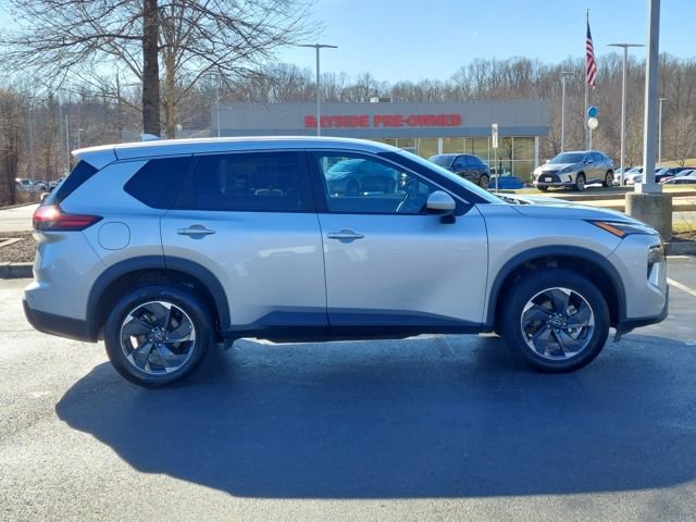 Used 2024 Nissan Rogue SV image 29