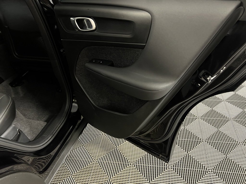 Used 2025 Volvo XC40 B5 Plus image 59