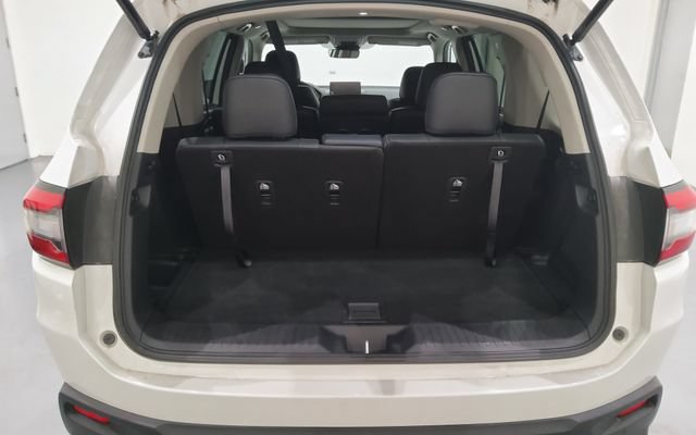 Certified 2025 Honda Pilot Touring image 14