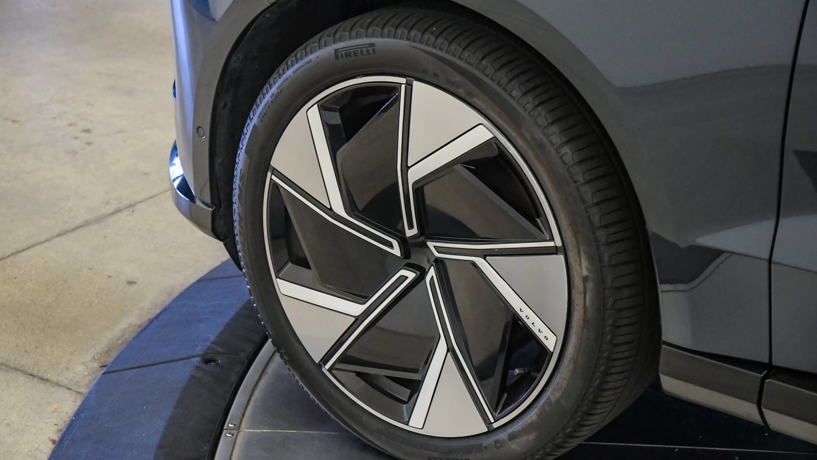 Certified 2025 Volvo EX90 Ultra AWD/4WD image 9