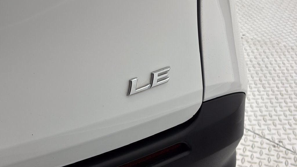 Used 2025 Toyota Sienna LE FWD image 9