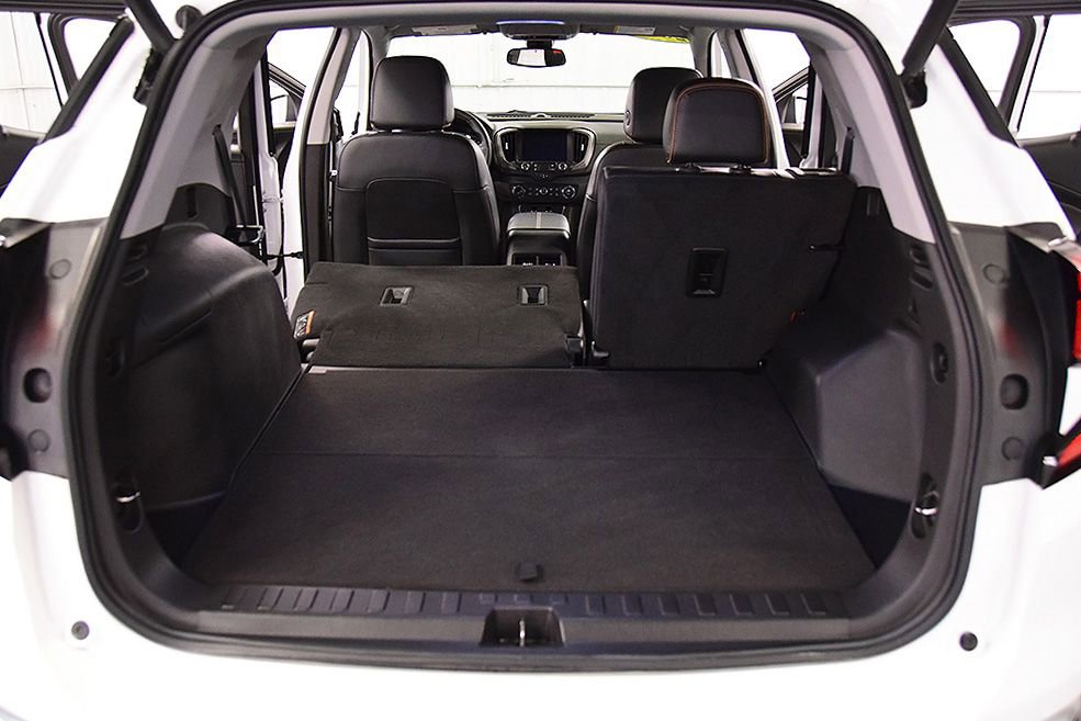 Used 2023 GMC Terrain AT4 w/ LPO, Floor Liner Package AWD/4WD image 32