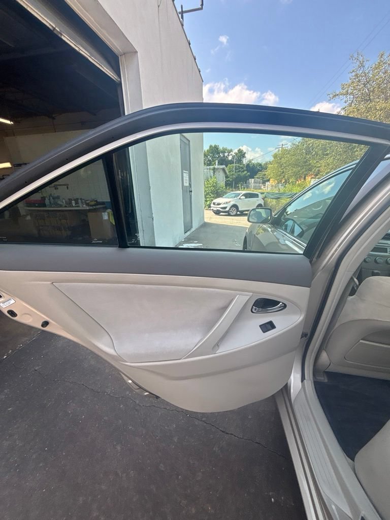 Used 2009 Toyota Camry LE FWD image 16