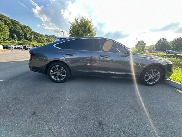 Used 2023 Honda Accord EX image 16