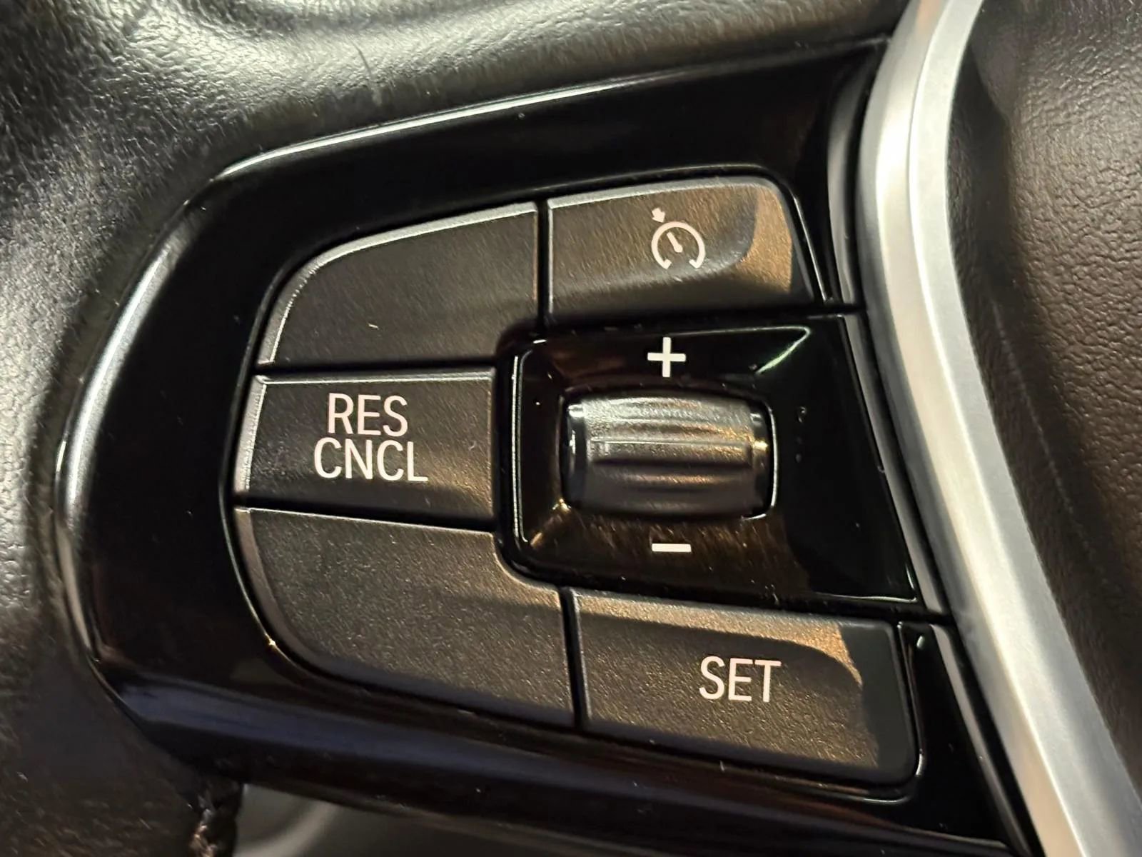 Used 2019 BMW 530e xDrive w/ Convenience Package image 32