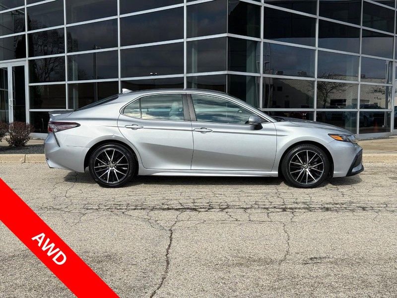 Used 2024 Toyota Camry SE AWD/4WD image 2