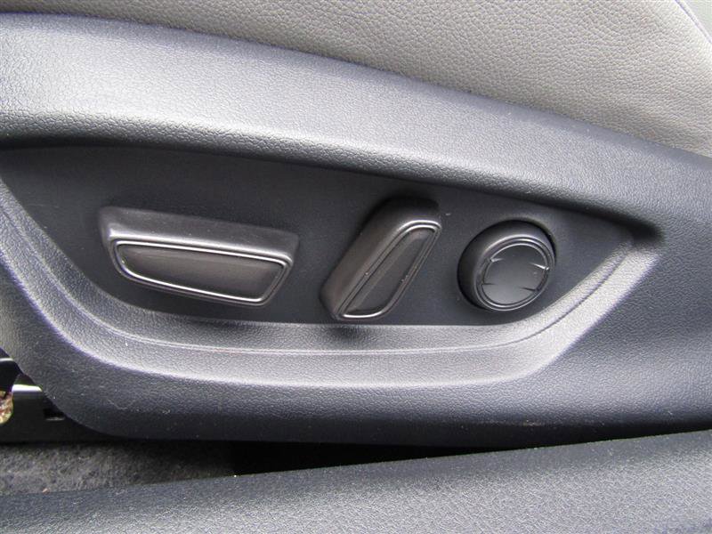 Used 2025 Toyota Camry SE image 12