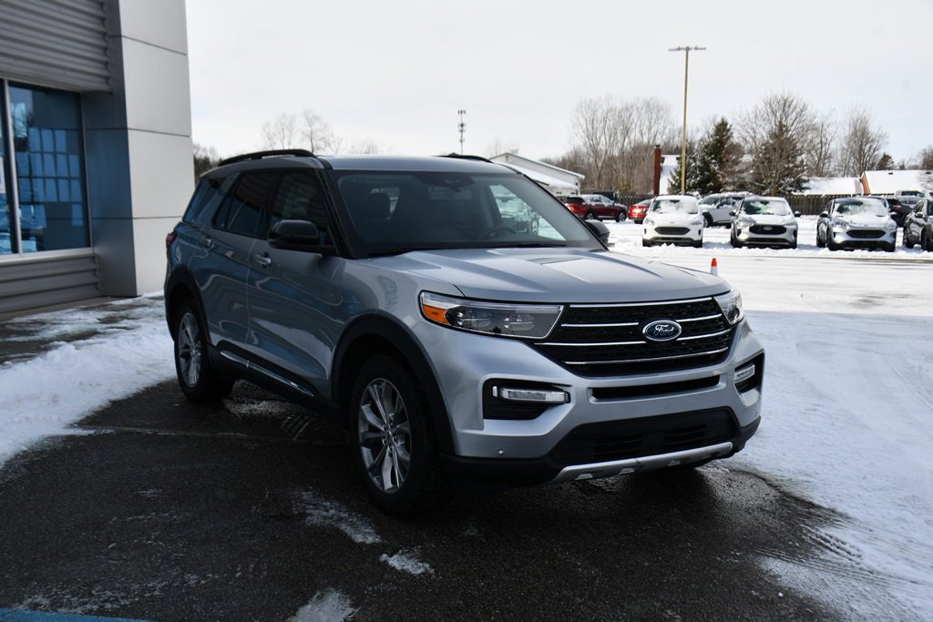 Used 2023 Ford Explorer XLT w/ Equipment Group 202A image 9