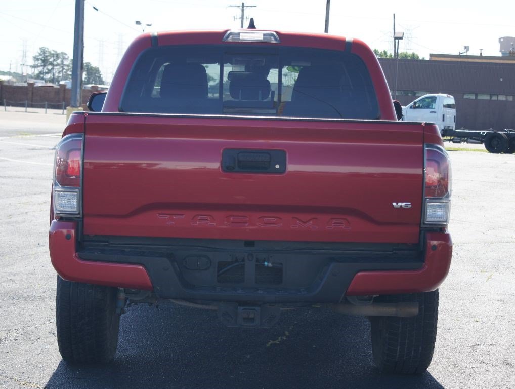 Used 2020 Toyota Tacoma TRD Sport w/ Technology Package RWD image 3