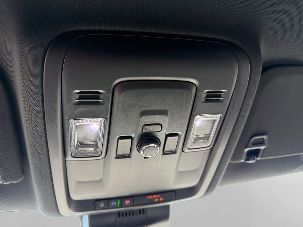 Certified 2025 GMC Yukon XL AT4 AWD/4WD image 23