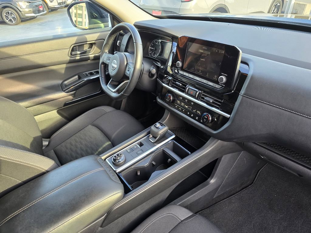 Used 2024 Nissan Pathfinder SV image 10