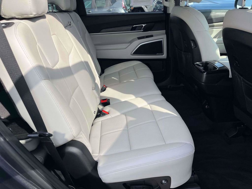 Used 2022 Kia Telluride EX image 10
