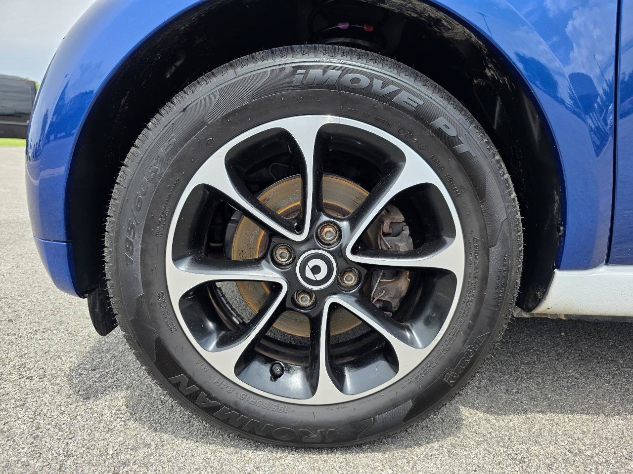Used 2016 smart fortwo passion RWD image 15