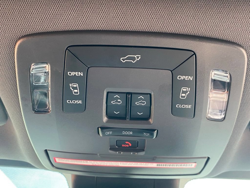 Used 2023 Toyota Sienna XSE FWD image 27