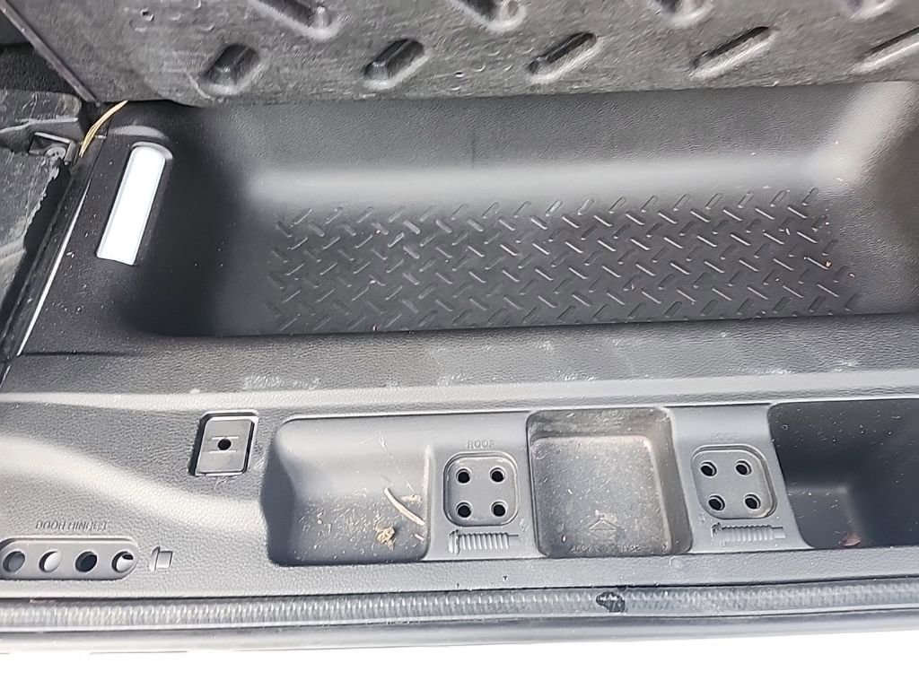 Certified 2016 Jeep Wrangler Sahara w/ Connectivity Group image 17