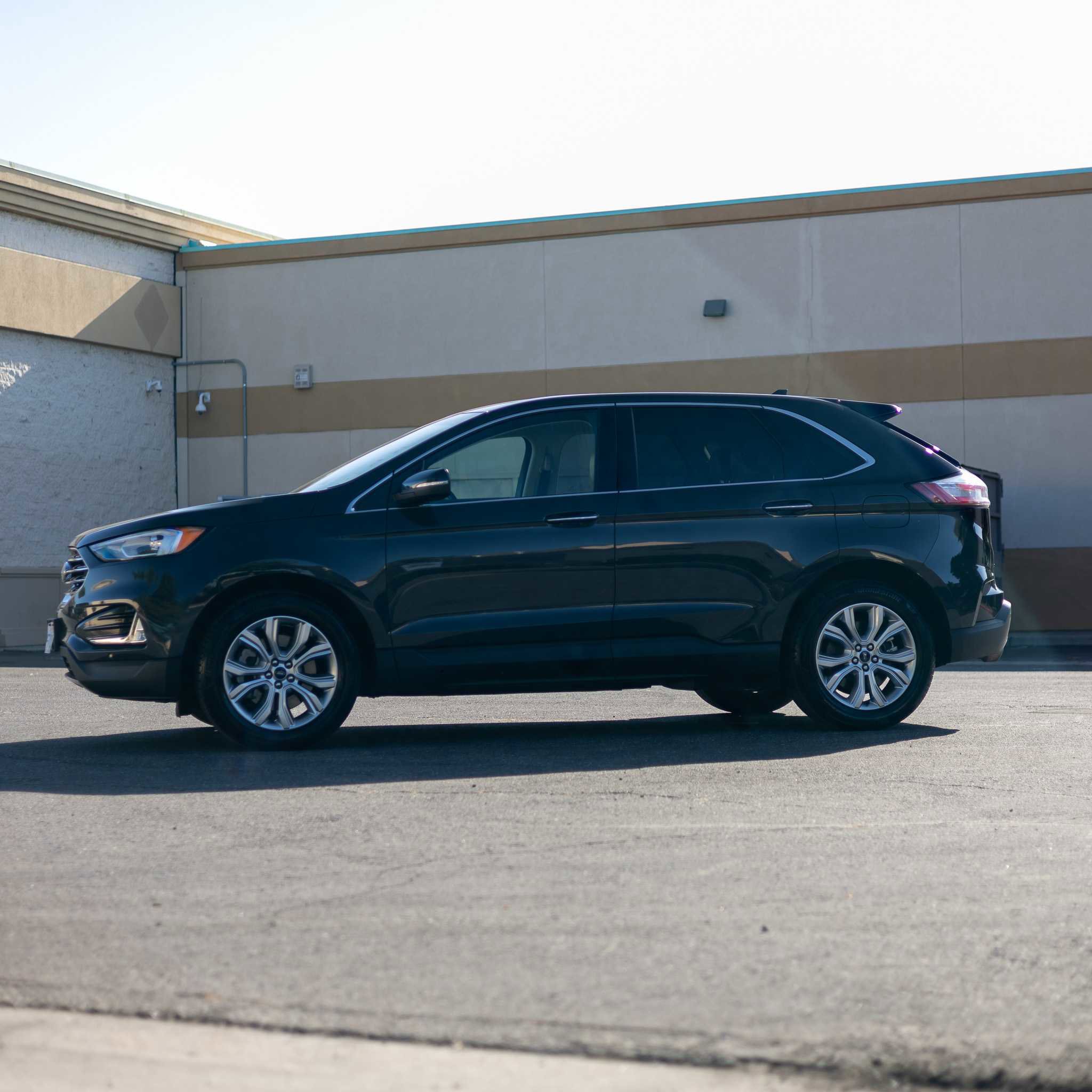 Used 2021 Ford Edge Titanium w/ Cargo Accessory Package image 4