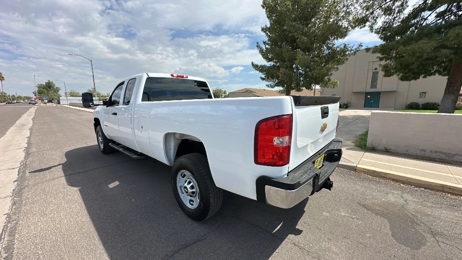 Used 2011 Chevrolet Silverado 2500 W/T RWD image 2