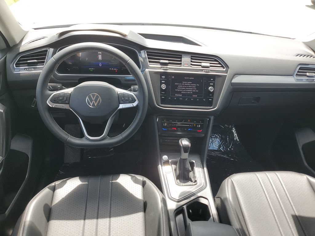 Certified 2023 Volkswagen Tiguan SE FWD image 3