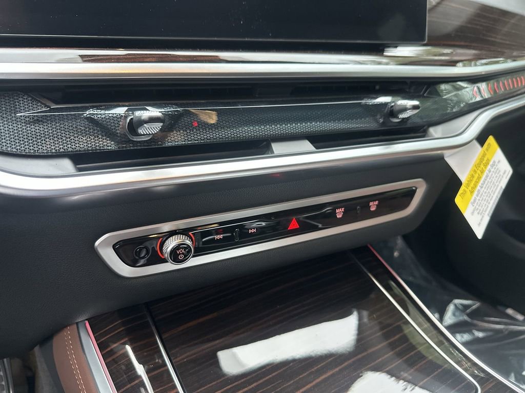 Used 2026 BMW X5 xDrive50e image 17