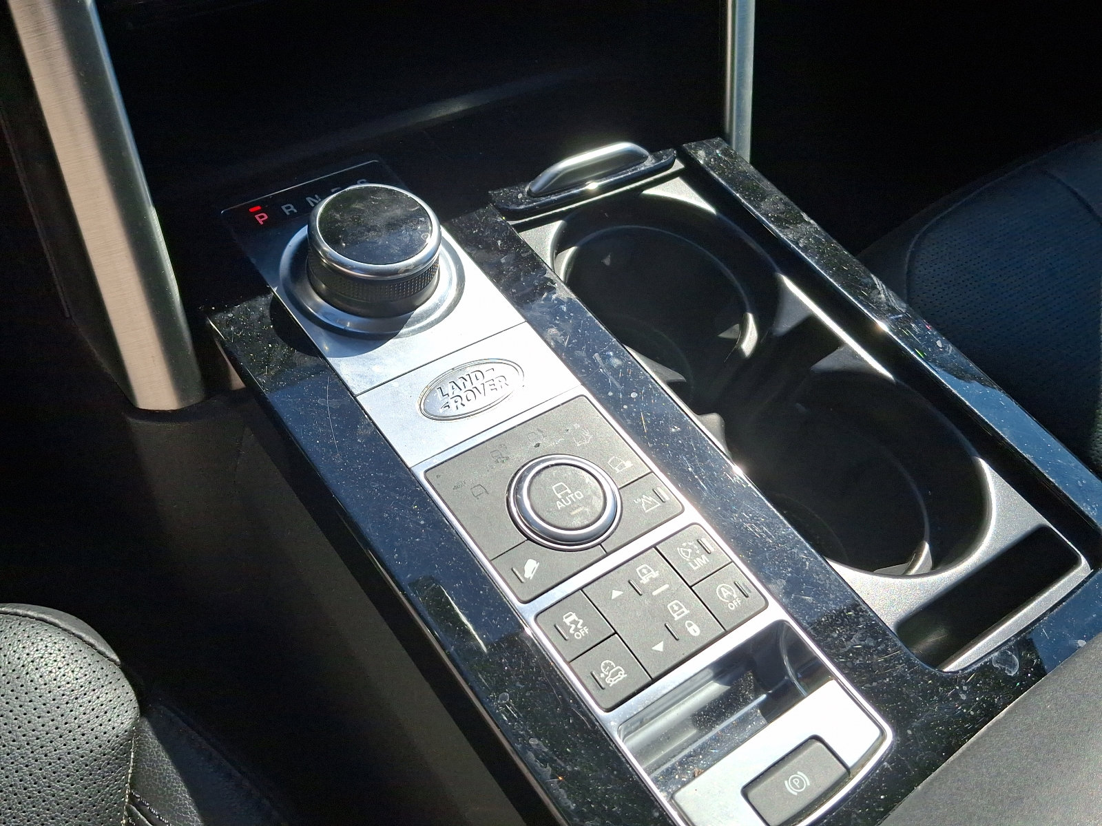 Used 2017 Land Rover Discovery HSE image 16