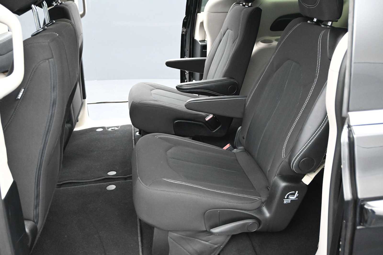 Used 2024 Chrysler Voyager LX FWD image 13