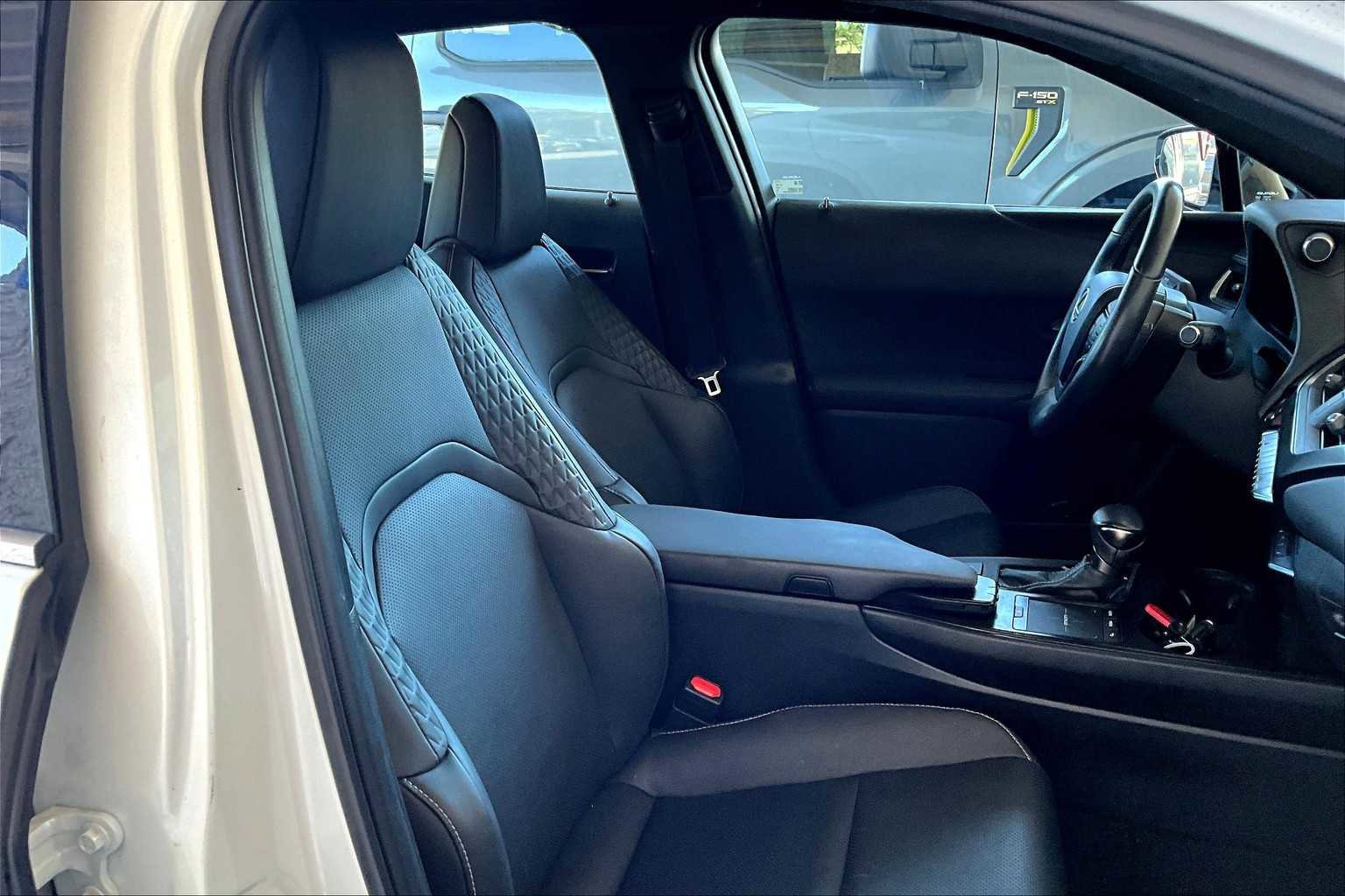 Used 2022 Lexus UX 200 w/ Premium Package image 8