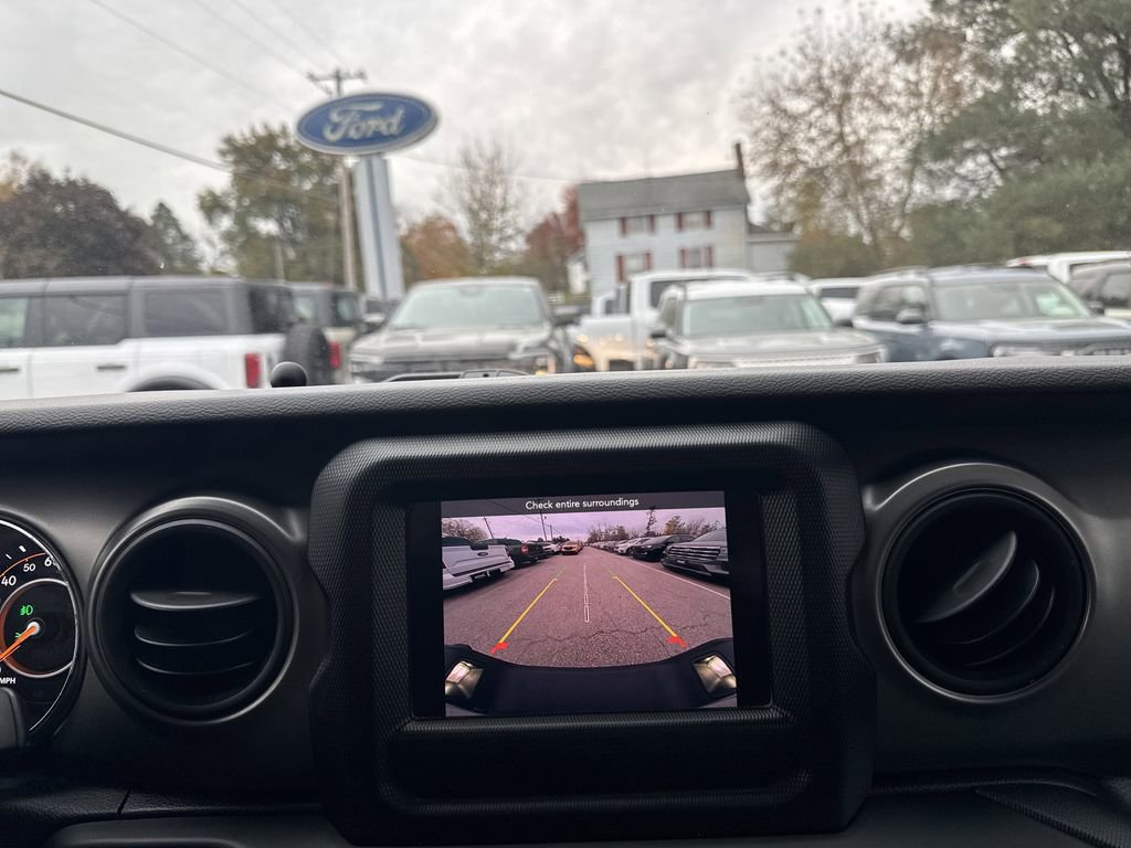 Used 2022 Jeep Gladiator Willys image 28