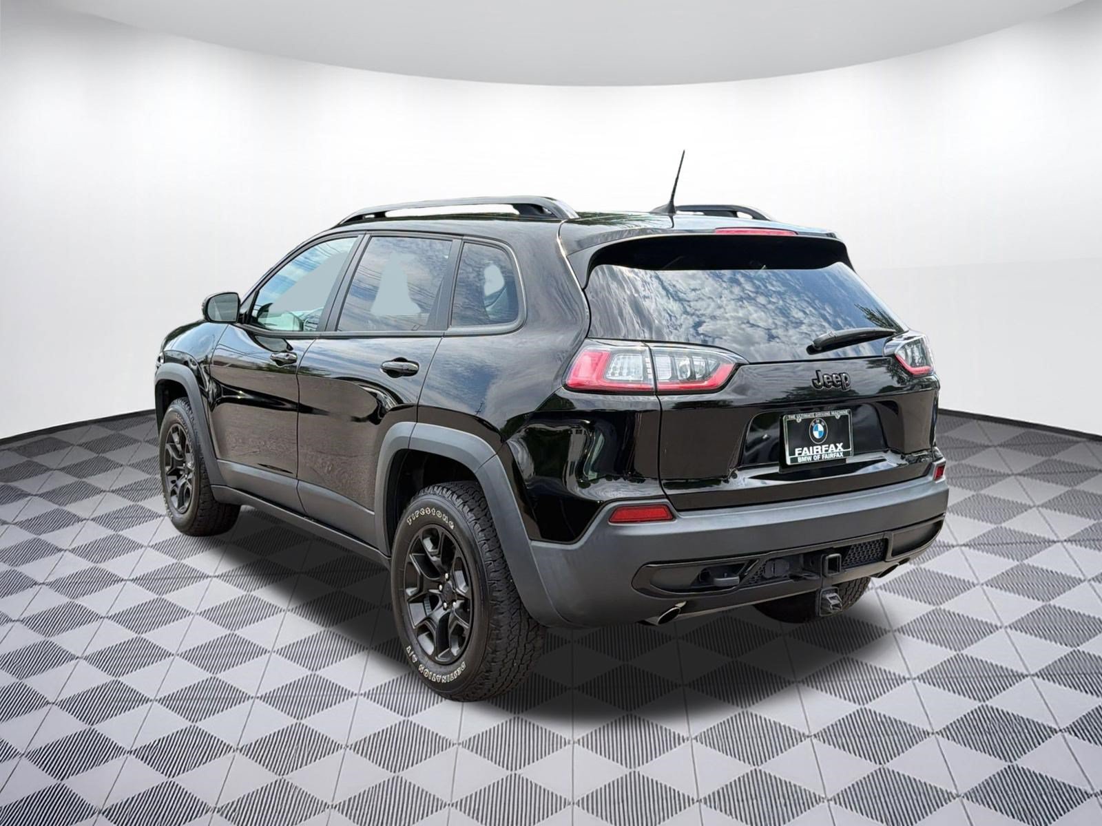 Used 2022 Jeep Cherokee Latitude w/ Sun & Sound Group AWD/4WD image 3