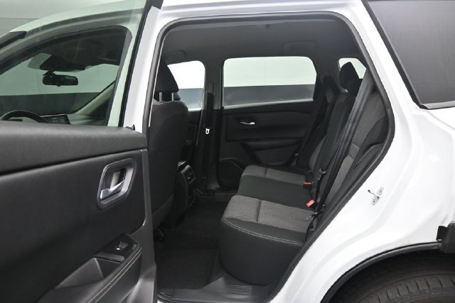 Certified 2024 Nissan Rogue SV AWD/4WD image 11
