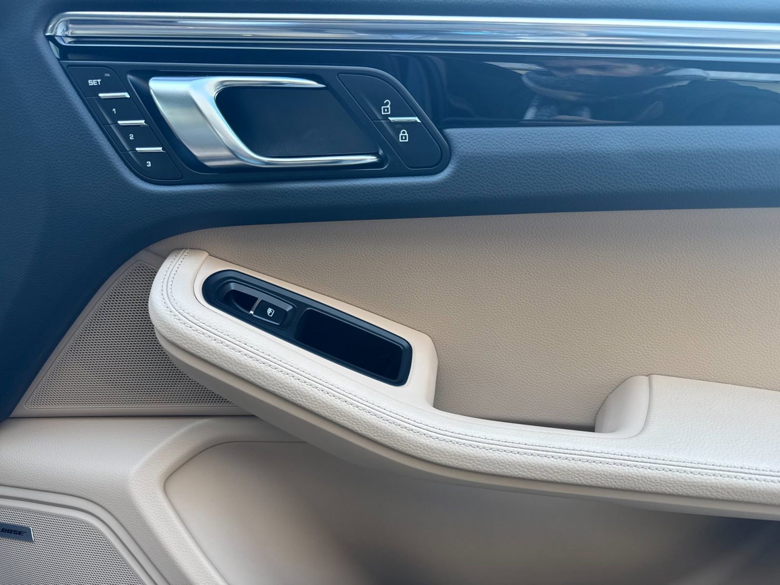 Certified 2025 Porsche Macan image 20