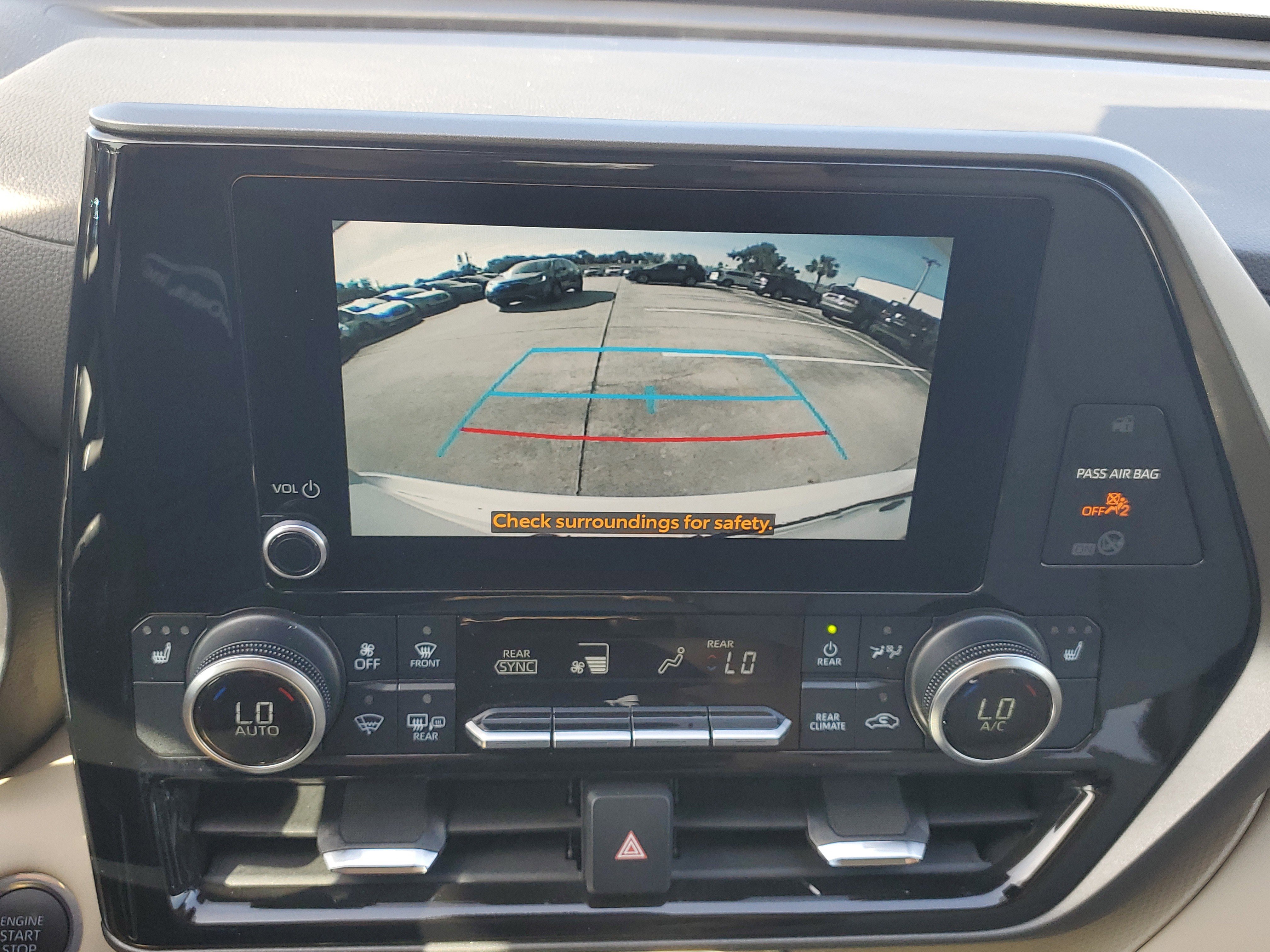 Used 2024 Toyota Highlander XLE FWD image 24