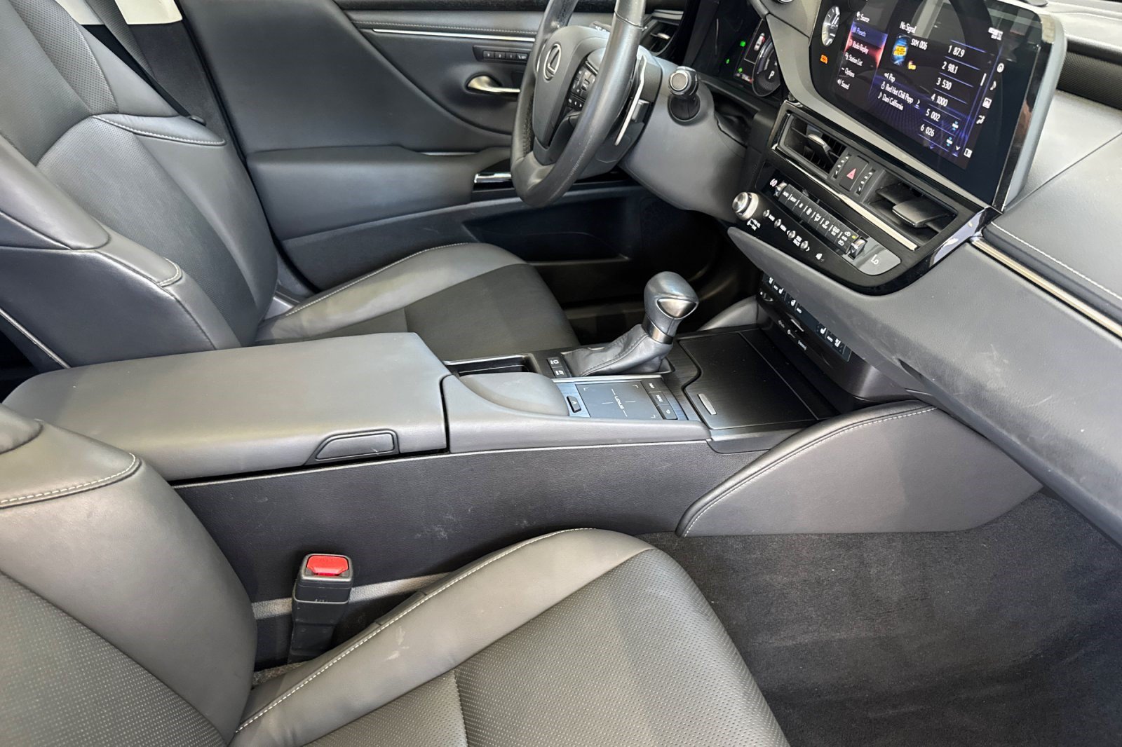 Certified 2022 Lexus ES 300h w/ Premium Package FWD image 19