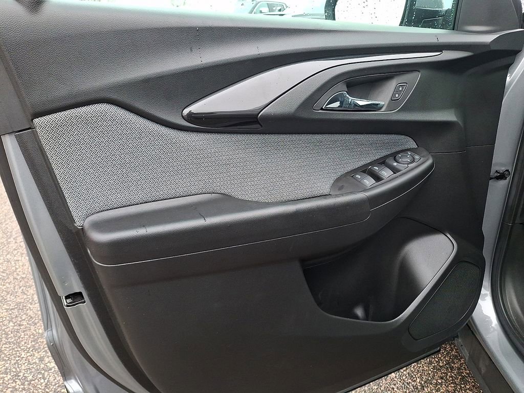 Used 2023 Chevrolet TrailBlazer LT w/ Convenience Package image 14