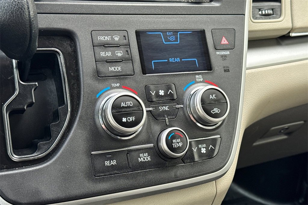 Used 2020 Toyota Sienna LE image 23