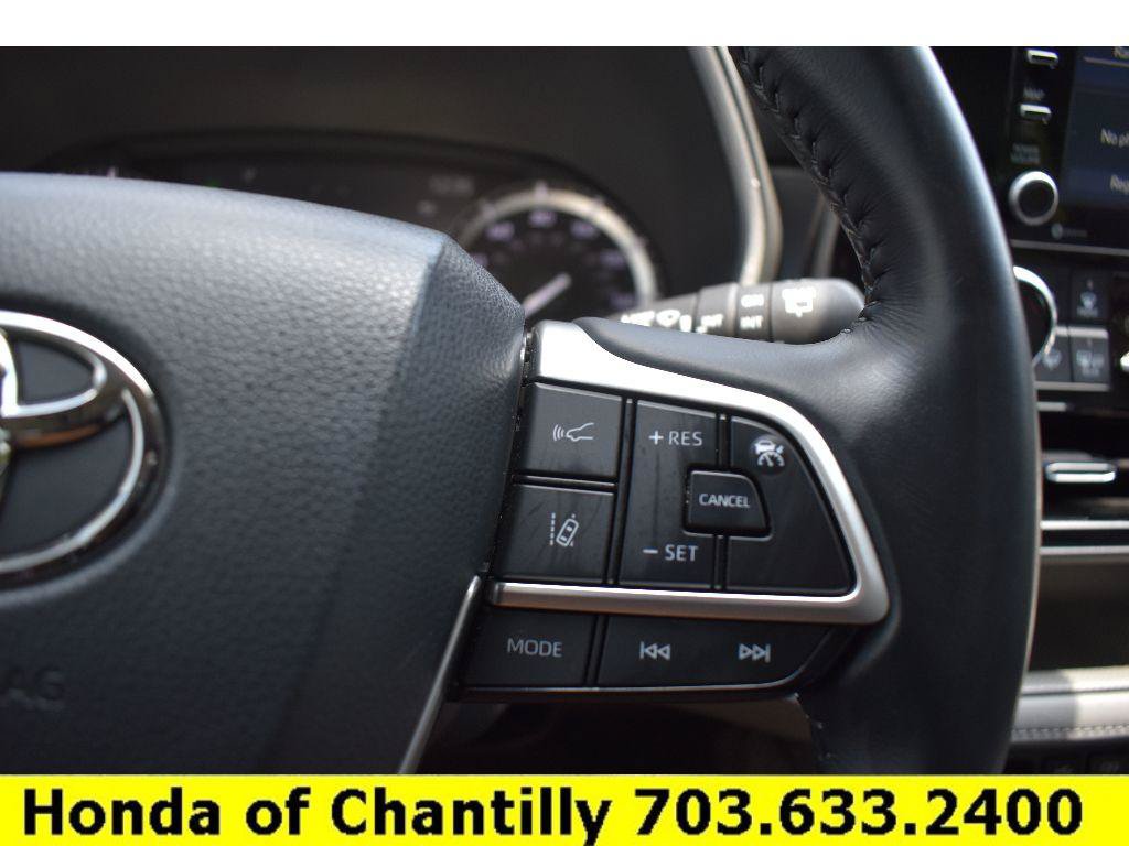 Used 2022 Toyota Highlander XLE AWD/4WD image 13