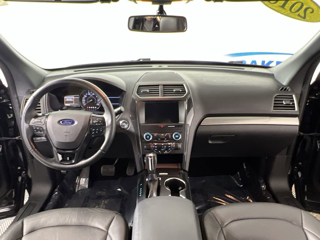 Used 2018 Ford Explorer XLT w/ Equipment Group 201A FWD image 17