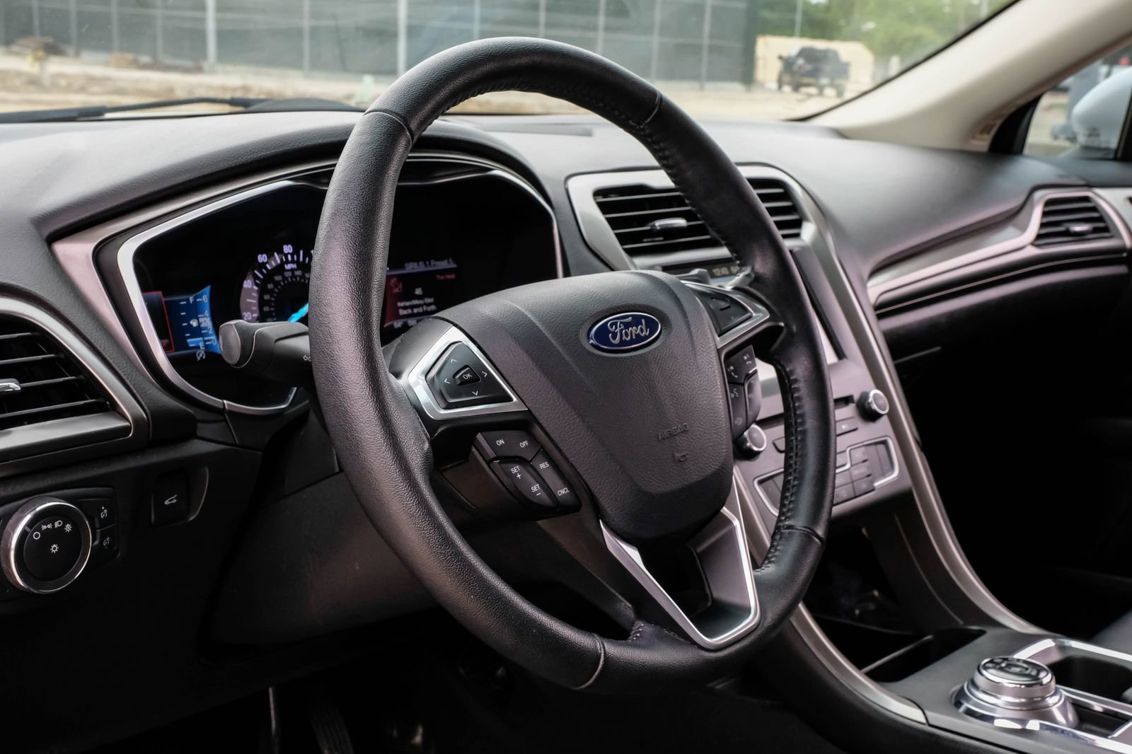 Used 2017 Ford Fusion SE w/ Equipment Group 201A FWD image 21