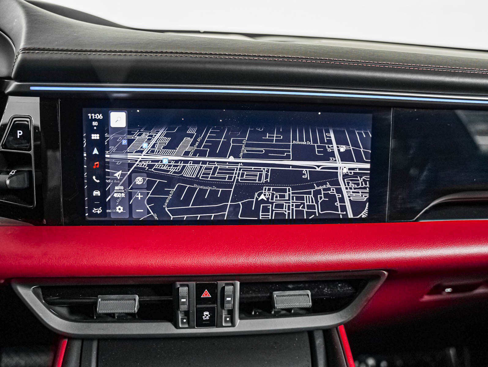Certified 2025 Porsche Macan Electric w/ Premium Package RWD image 21