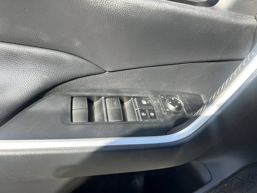 Used 2021 Toyota RAV4 XLE AWD/4WD image 18