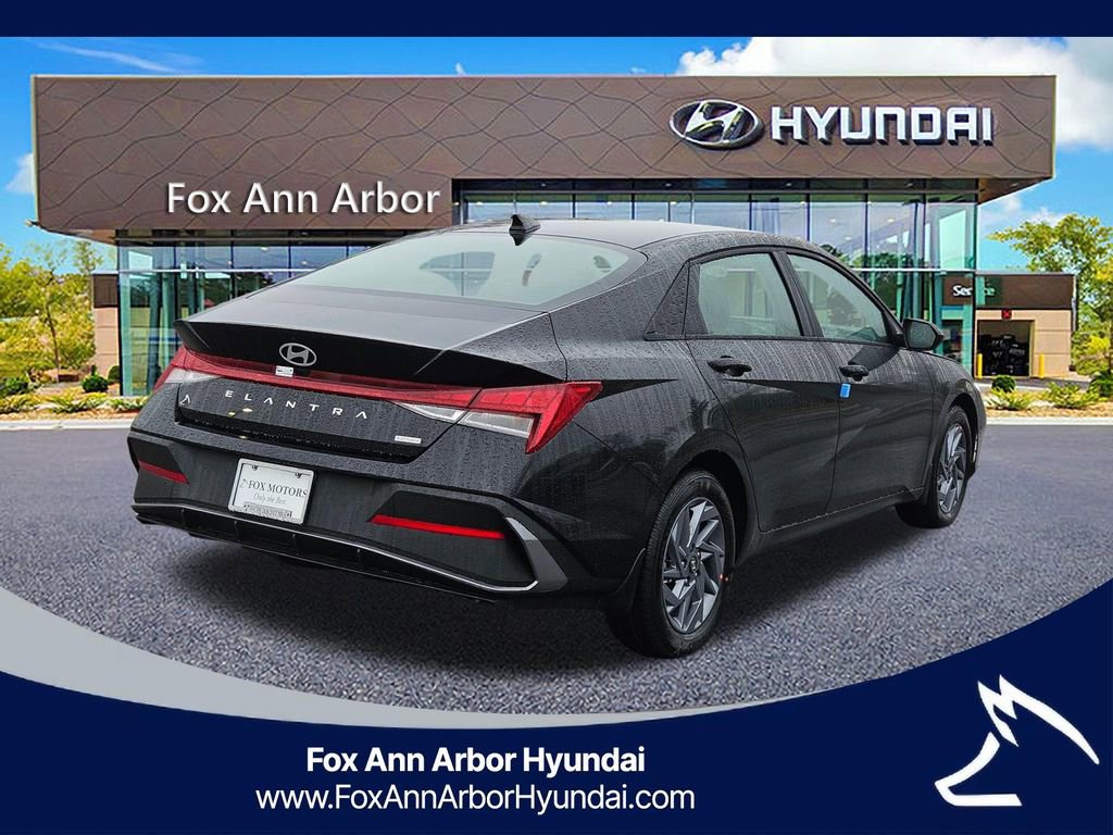 Used 2026 Hyundai Elantra Hybrid FWD image 5