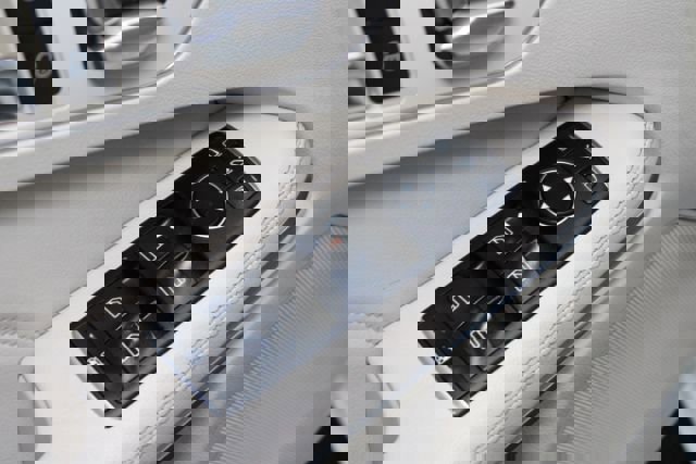 Used 2016 Mercedes-Benz E 350 4MATIC image 12